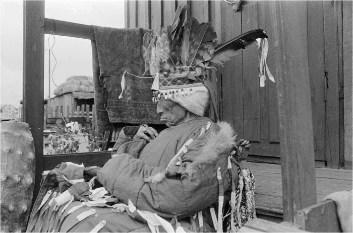 Андрей Грантс. Старая шаманка, Кызыл, 1990
