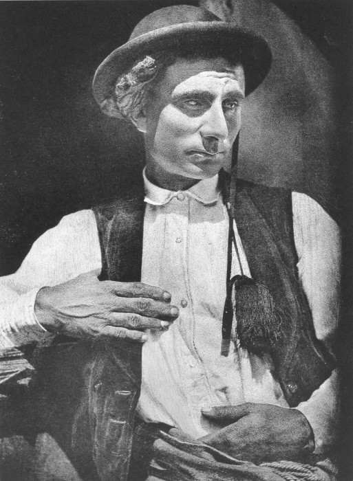 Ортис Эчагуэ. Мозо Ансотато, парень из деревни Ансо,1927 Фото — Fondo Fotográfico, Universidad de Navarra